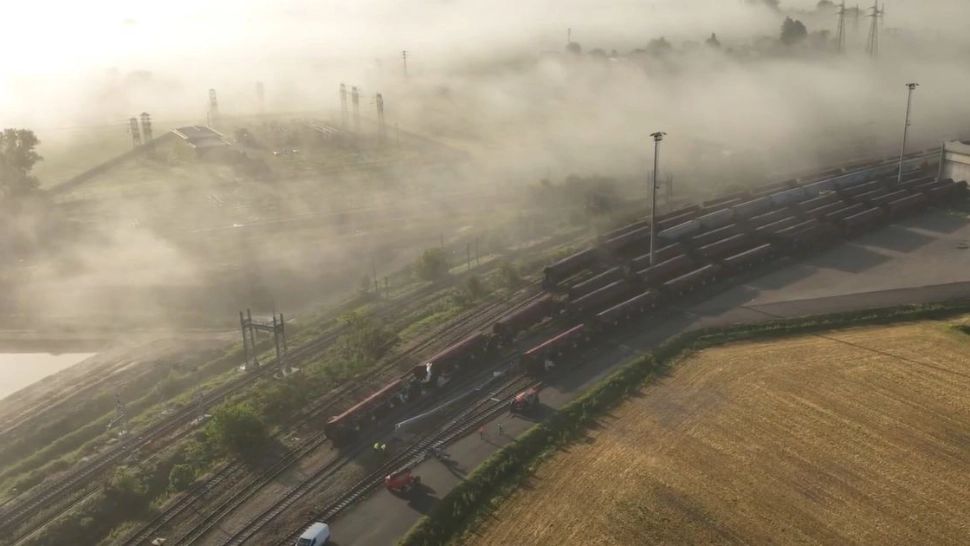 Tren luat pe sus de o tornadă, în Italia. Foto/Captură video