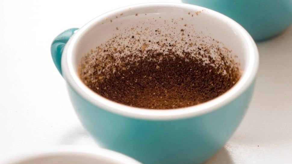 De ce trebuie să ții un pahar cu zaț de cafea în bucătărie