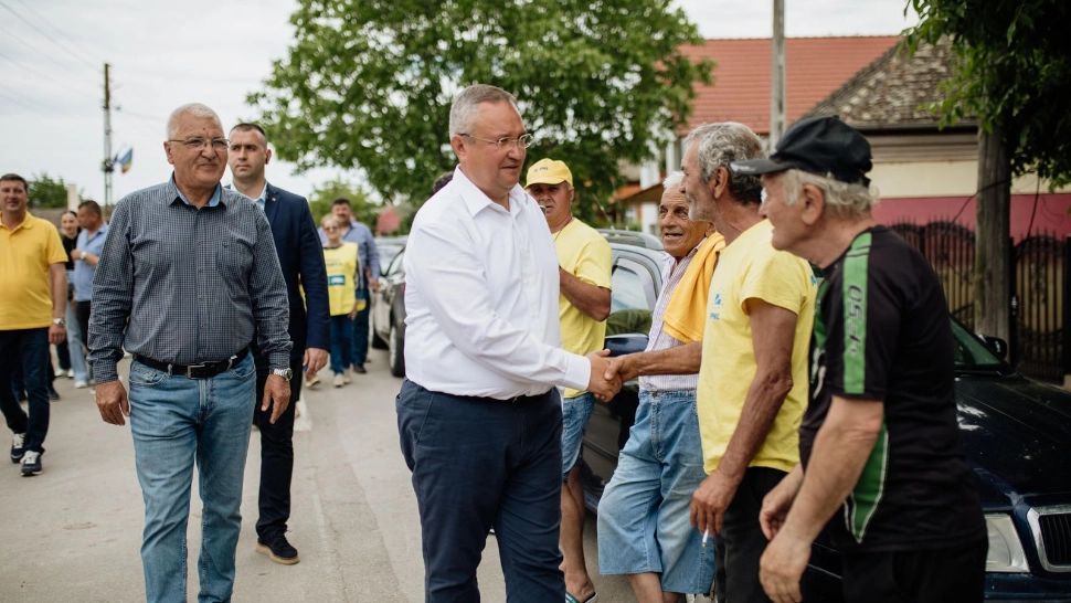 Nicolae Ciucă, turneu electoral în judeţul Dolj: Unitatea este elementul de bază în forţa PNL