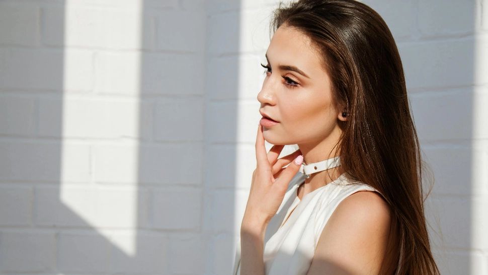 Trend de îngrijire a tenului pentru o piele strălucitoare. Ce rutină de frumusețe poți să adopți după 25 de ani