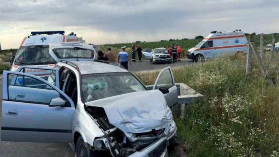 Un mort și 4 răniți după ce două mașini s-au ciocnit violent, în județul Argeș/ Foto: ISU Argeș