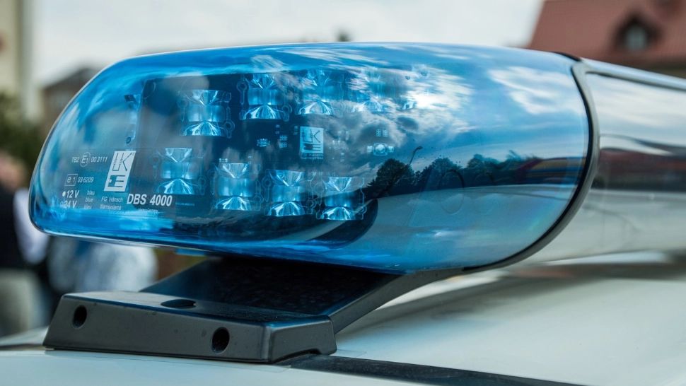 Un bărbat, de 36 de ani, a fost găsit mort în balconul casei