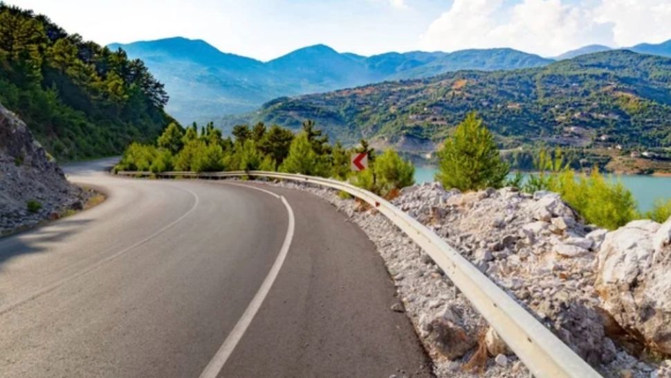 Vacanță de coșmar în Turcia pentru o familie de rămâni: un bărbat a murit strivit sub mașină, de față cu soția și copilul de 3 ani