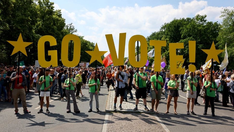 16.000 de candidaţi pe aproape 600 de liste înregistrate, vor candida în UE. Foto/Profimedia