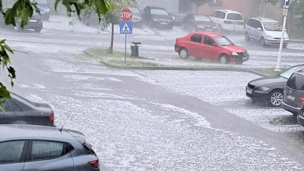 COD ROȘU de vreme rea în trei judeţe: Grindină de mari dimensiuni şi vijelii puternice