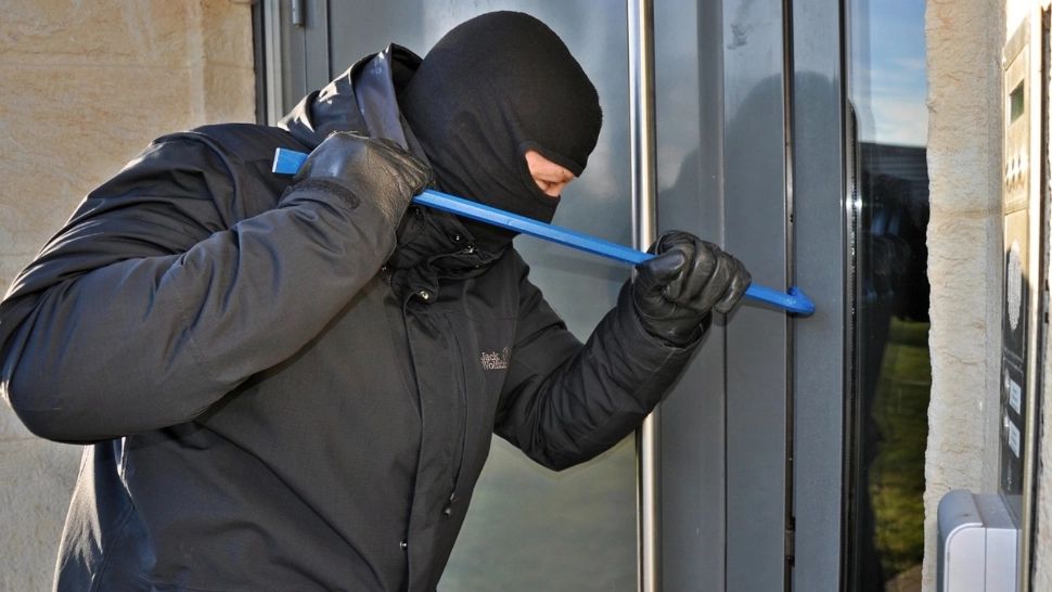 Val masiv de jafuri în România. Avertismentul Poliției: cum profită hoții de perioada concediilor