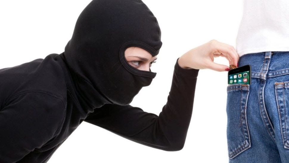Metoda sofisticată prin care un grup de hoți tâlhăreau străinii în Centrul Vechi