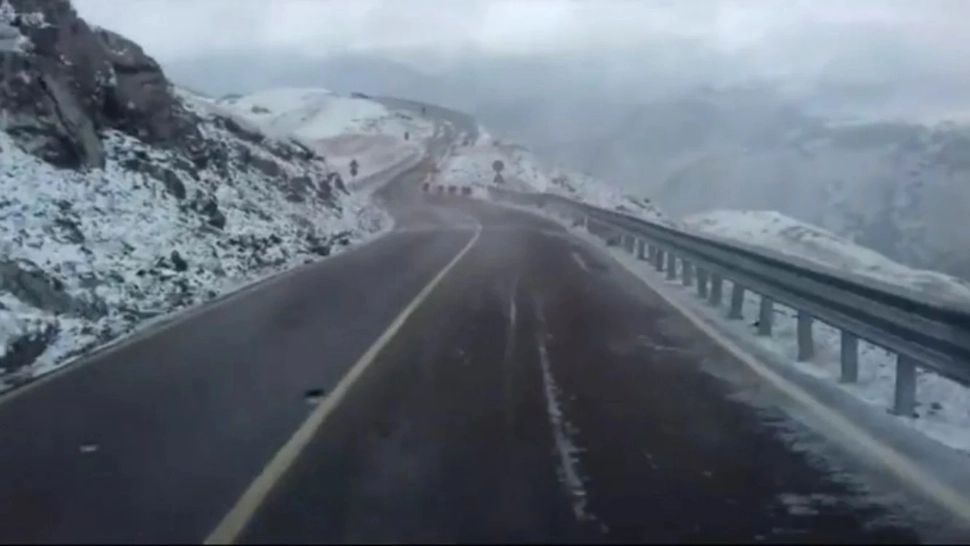 În zonele de depresiune va fi ger ca în toiul iernii