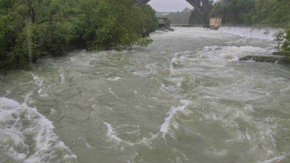  Alertă de INUNDAȚII pe râurile din Transilvania şi Oltenia, joi după-amiză. A fost emis Cod galben/ Profimedia