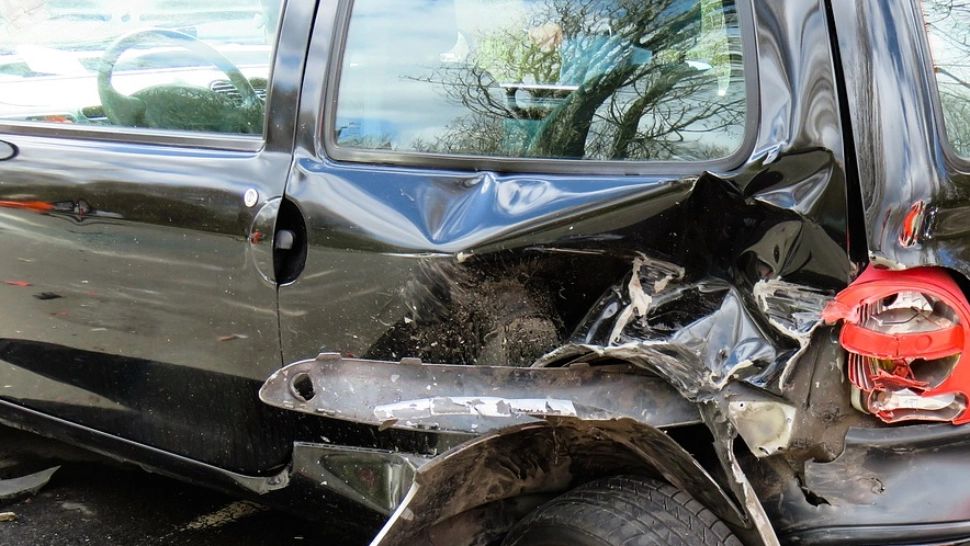 Haos în sectorul 4 din București. Un individ beat, fără permis și cu o mașină furată a provocat 4 accidente