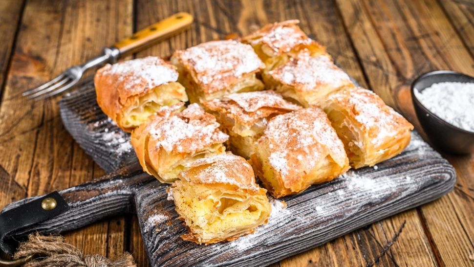Bougatsa. Rețetă de plăcintă grecească cu cremă de griș și vanilie