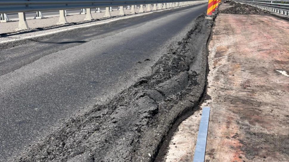 Asfalt de coșmar pe podul de la Brăila. Captură video