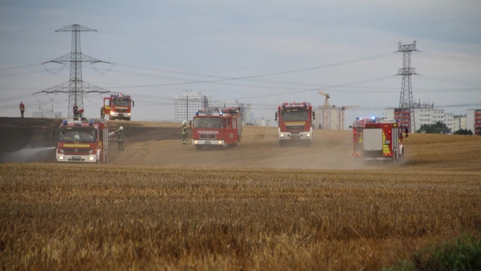Incendiu puternic la Poarta Albă! A fost activat PLANUL ROȘU de intervenție, este amenințat cu cămin de bătrâni - VIDEO