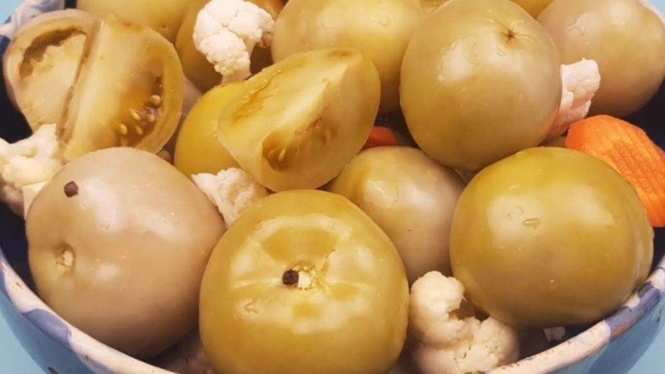 Secrete din cămara buncii. Ce trebuie să pui în borcanele cu gogonele, ca să se păstreze tari și gustoase până la primăvară