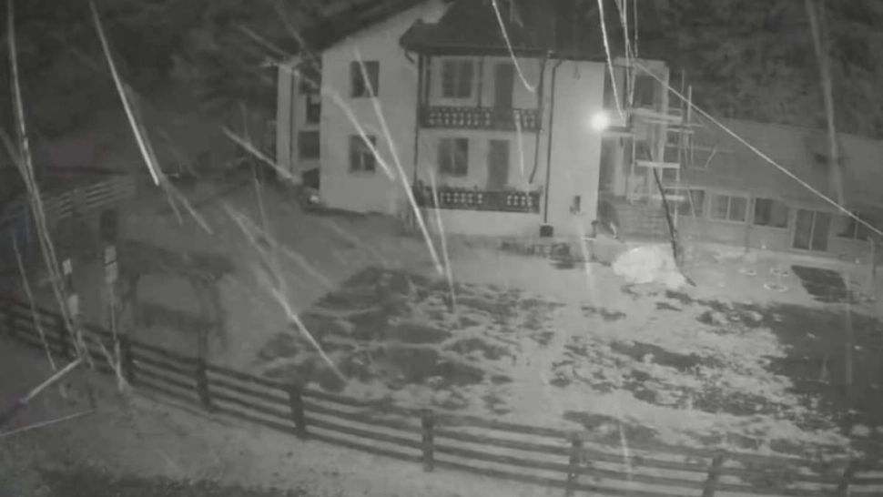 Surpriză meteorologică: Ne aflăm în plină vară, însă într-un loc din România a nins ca-n povești - VIDEO
