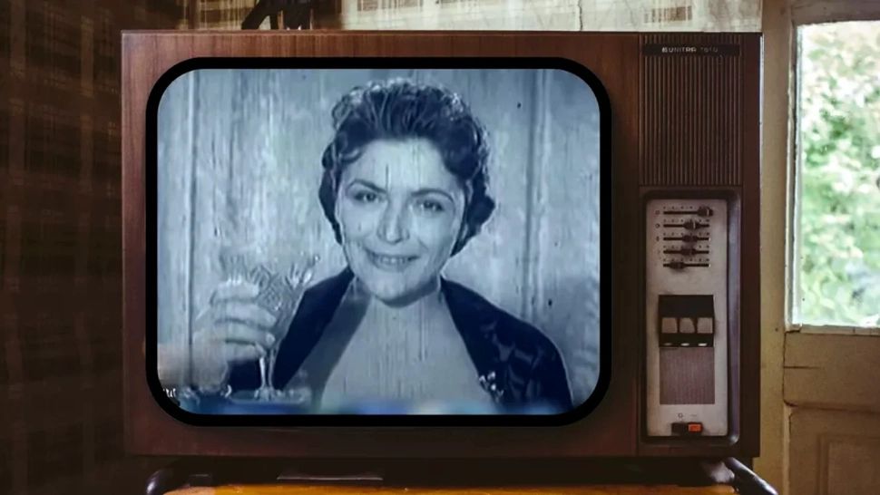Prima prezentatoare TV din România. Ea a prezentat primul revelion la TVR