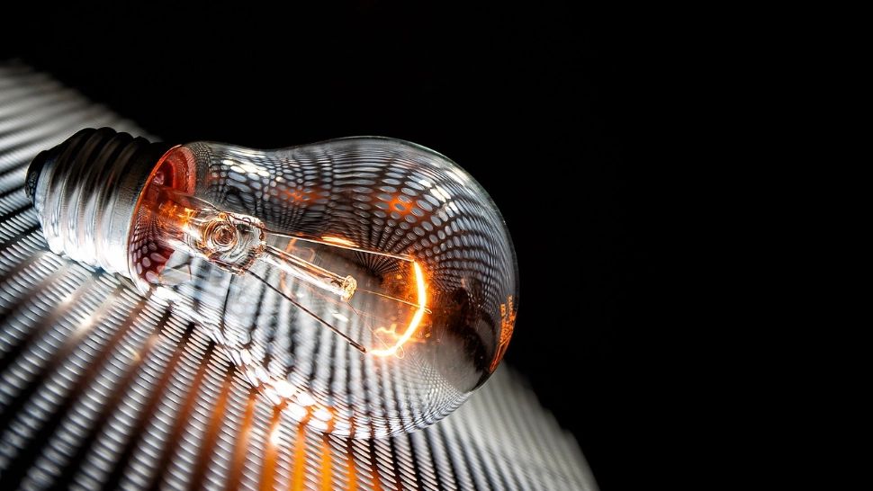 Factura la energie crește din luna august. Cât va plăti un român cu un apartament cu două camere în București