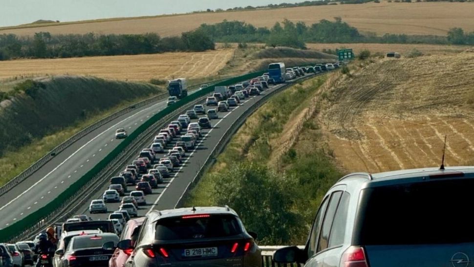 La ce distanță trebuie să circuli față de alte mașini, pe autostradă? Foto/Arhivă