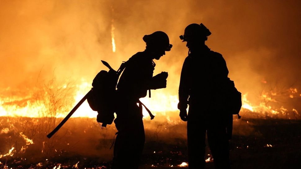 Iad în California. Incendiul de vegetație a scăpat de sub control și poate deveni cel mai mare dezastru natural de acest fel - GALERIE FOTO/VIDEO