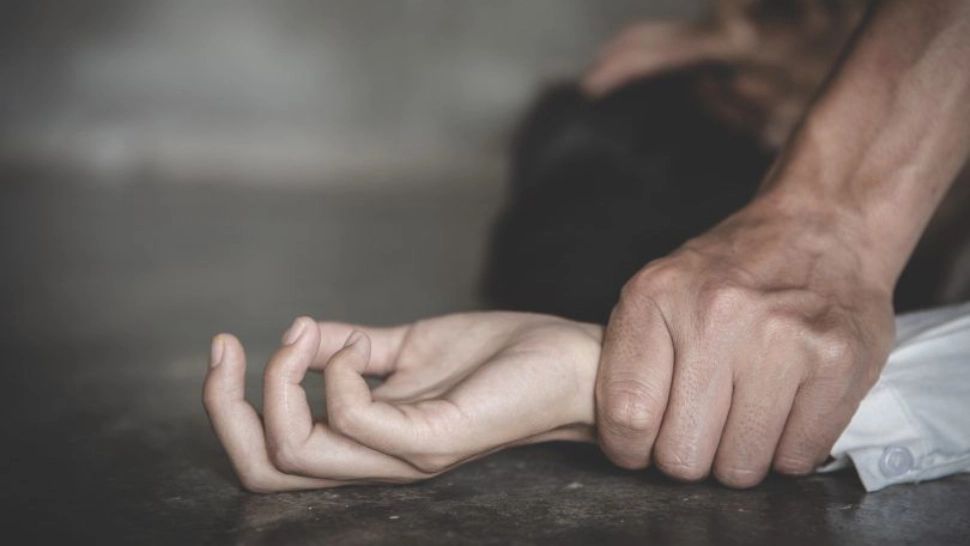 Profesorul este acuzat de viol și agresiune sexuală