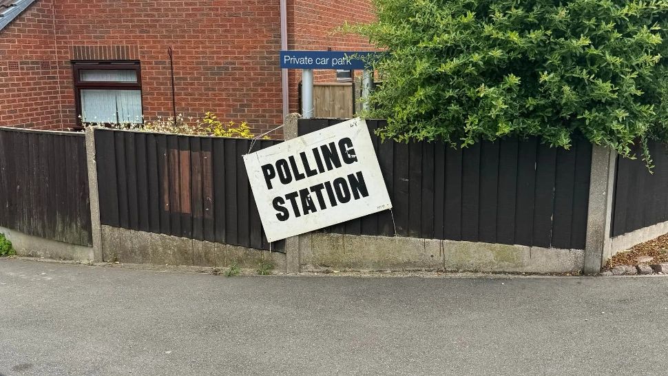 Alegeri în Marea Britanie: laburiștii, la un pas să se întoarcă la guvernare! Cum au căzut conservatorii în dizgrații