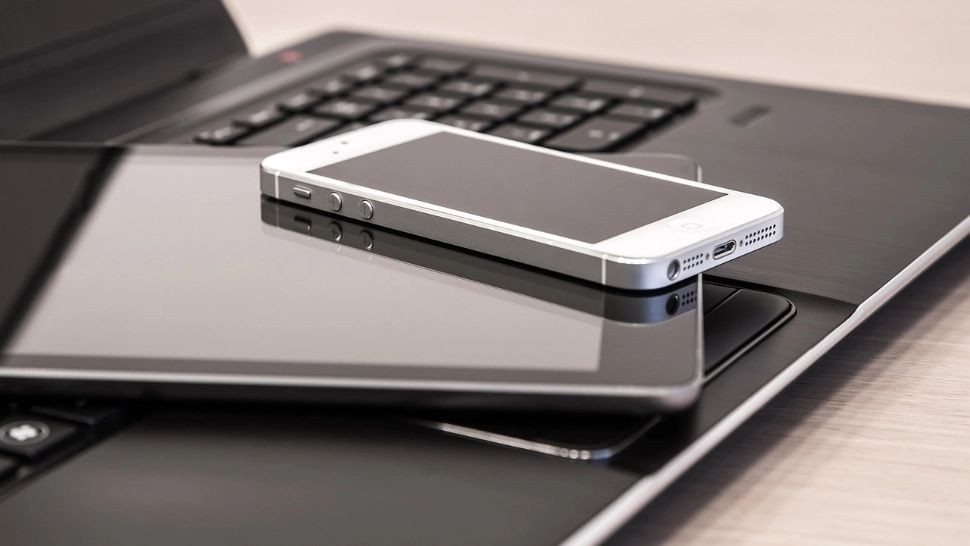 Din ianuarie 2025, statul va ști ce telefon are fiecare român. Noua lege din Monitorul Oficial