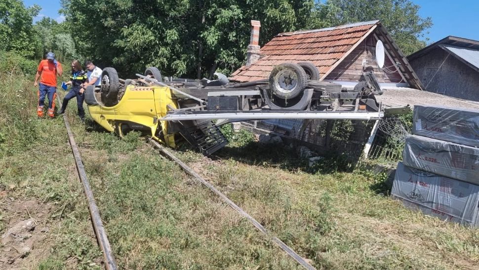 Accident feroviar în România. 130 de pasageri aflați la bord în momentul impactului