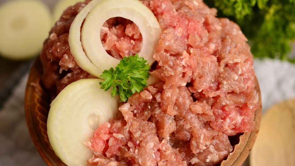 Cum să decongelezi corect carnea. Greșeala pe care toată lumea o face