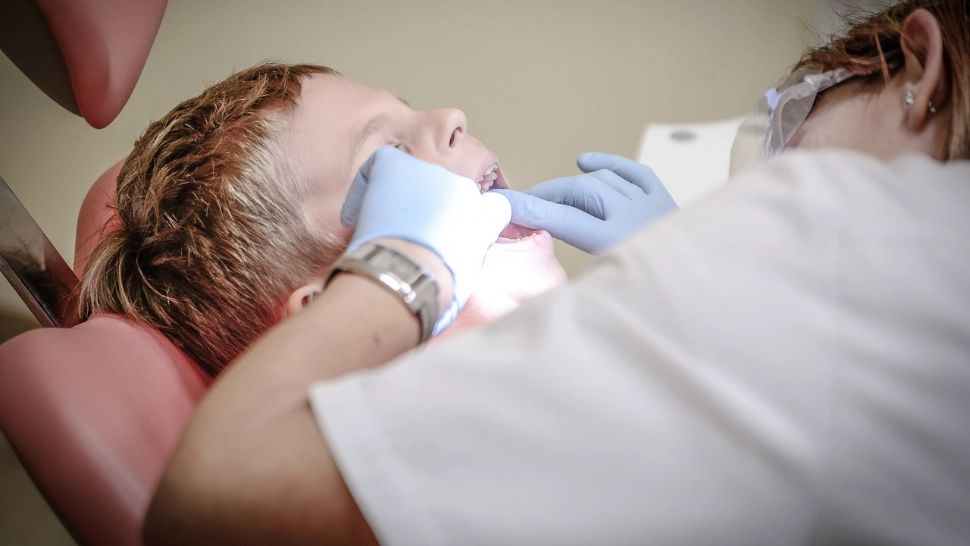 Schimbări importante anunțate de Uniunea Europeană: plombele dentare interzise de la 1 ianuarie 2025