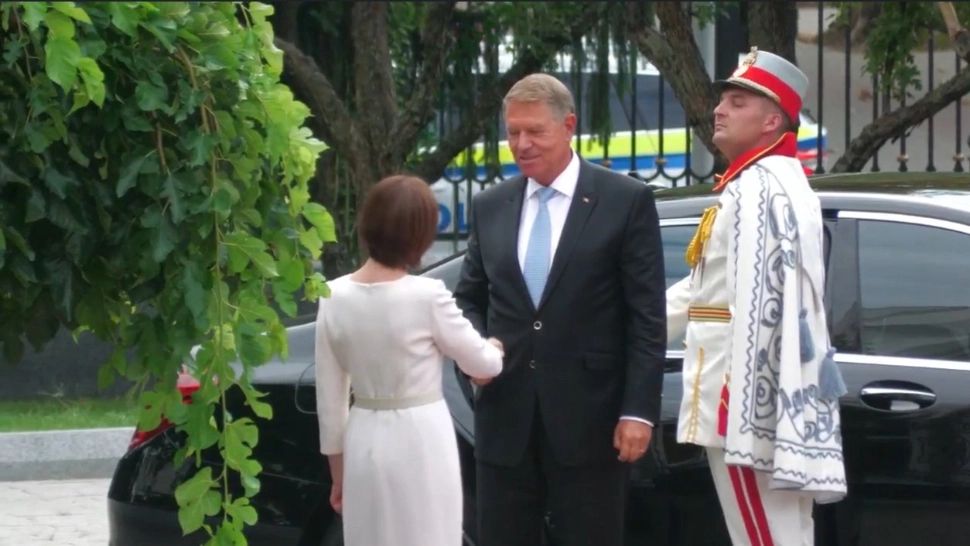 Iohannis anunță că "următoarele luni vor fi foarte agitate". Șeful statului nu are planuri după finalul ultimului său mandat: "Vom trăi și vom vedea"
