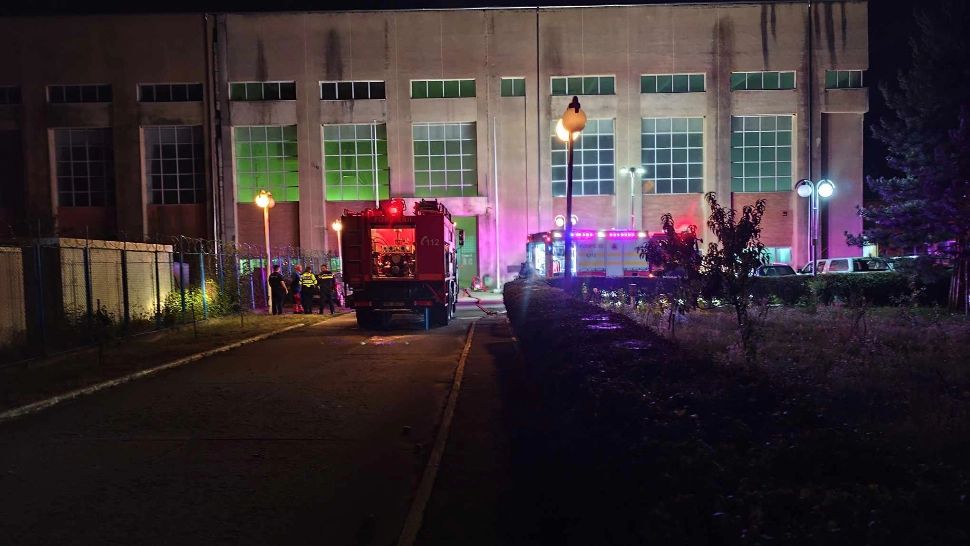 Intervenție contracronometru după ce Hidrocentrala Nehoiașu din Buzău a luat foc. Foto/ISU