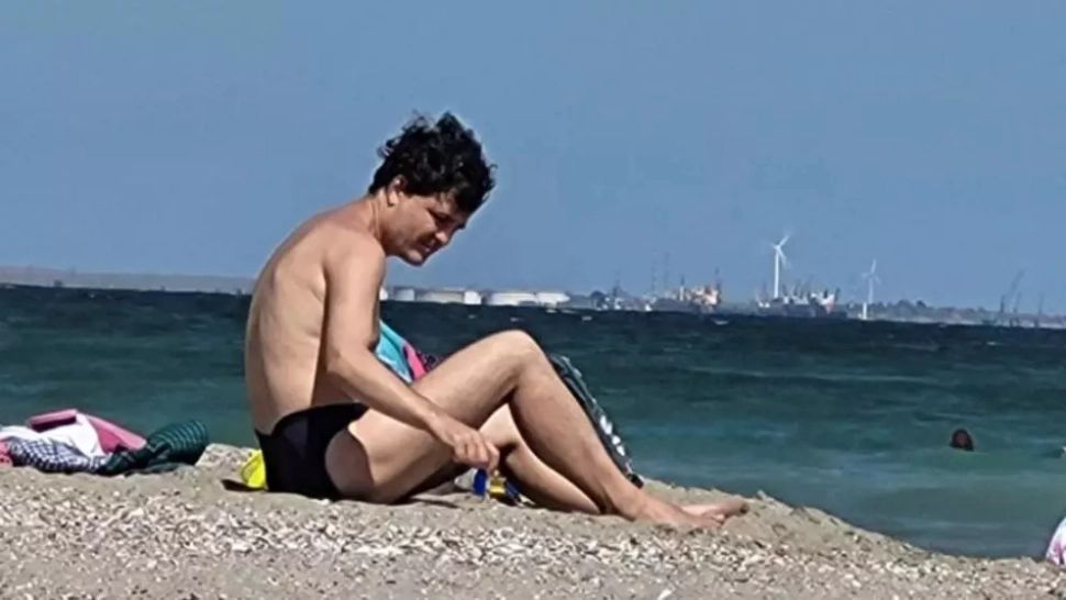 Nicușor Dan, POZE incendiare în mijlocul piscinei. Cum a fost surprins edilul general în timpul vacanței din Bulgaria - GALERIE FOTO