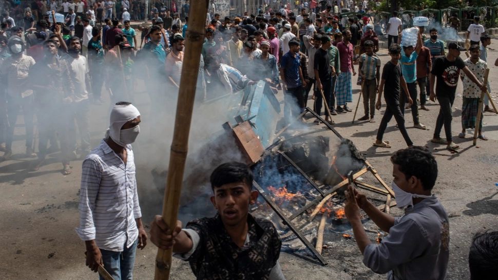 Stare de asediu în Bangladesh: Cel puţin 73 de oameni au murit în urma unor violenţe manifestaţii antiguvernamentale - GALERIE FOTO