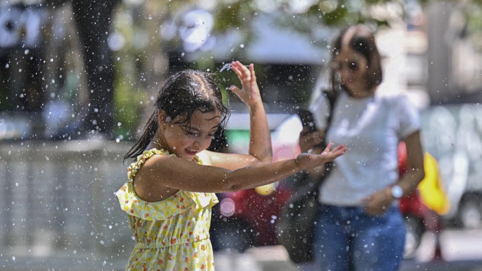 Cod roșu de caniculă pentru a doua zi la rând. Maxime halucinante în cea mai mare parte din țară / Foto: Profimedia