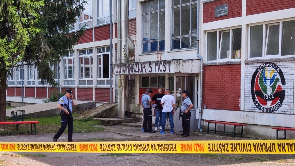 Atac sângeros într-o școală din Bosnia. 3 oameni, uciși cu o armă automată. Autorul a încercat să se sinucidă