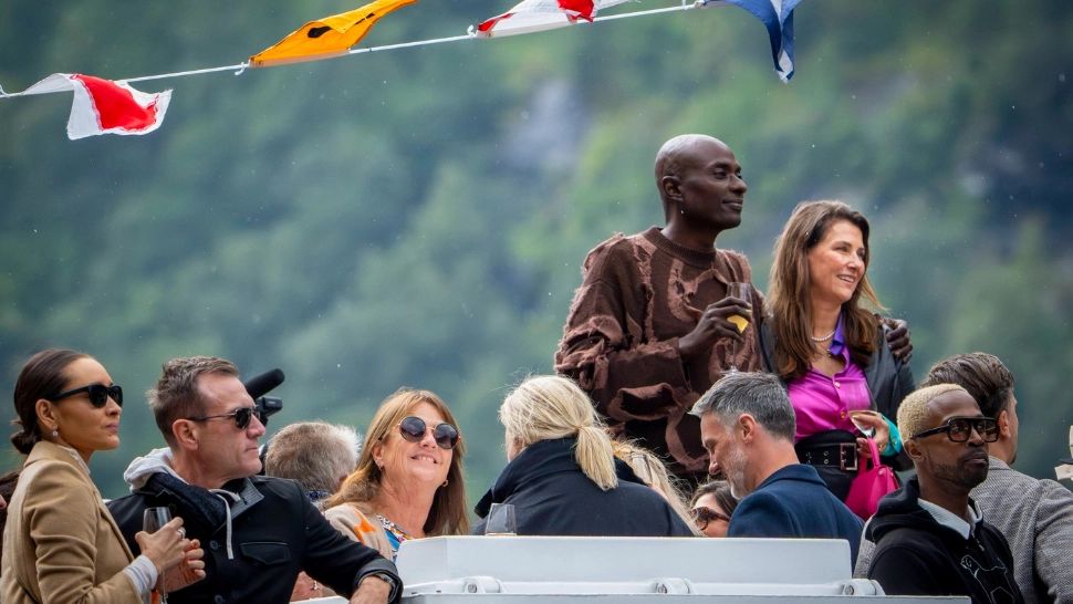 Fiica regelui Norvegiei se mărită sâmbătă cu un șaman american. Ea vorbește cu îngerii, el a înviat din morți