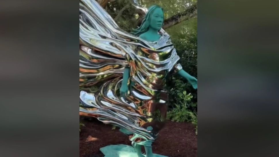 Miliardarul care a înălțat o statuie pentru soția sa. Gest impresionant - VIDEO