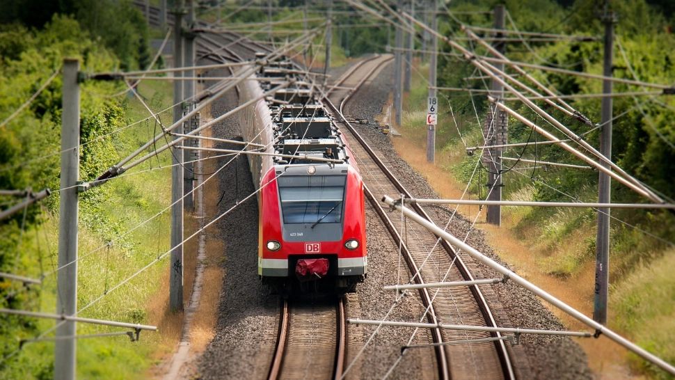 Rutele feroviare din România unde trenurile nu întârzie oficial niciodată. 