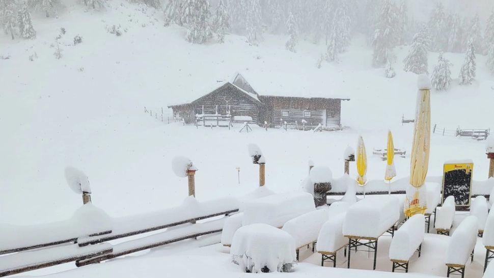 Prima zăpadă din acest sezon: Ciclonul face ravagii și în România în acest weekend