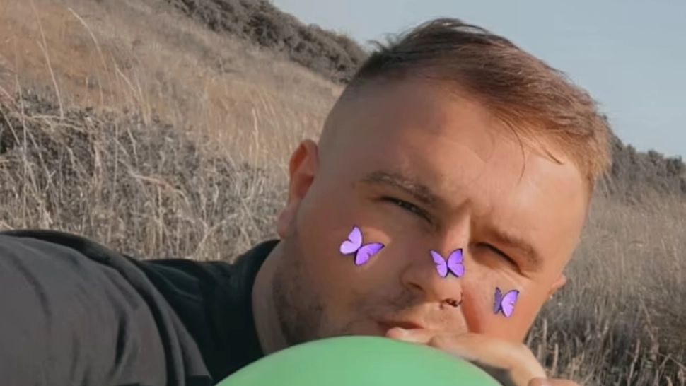 A paralizat după ce a inhalat sute de baloane cu GAZ ILARIANT. Substanța interzisă în alte țări se vinde și în România