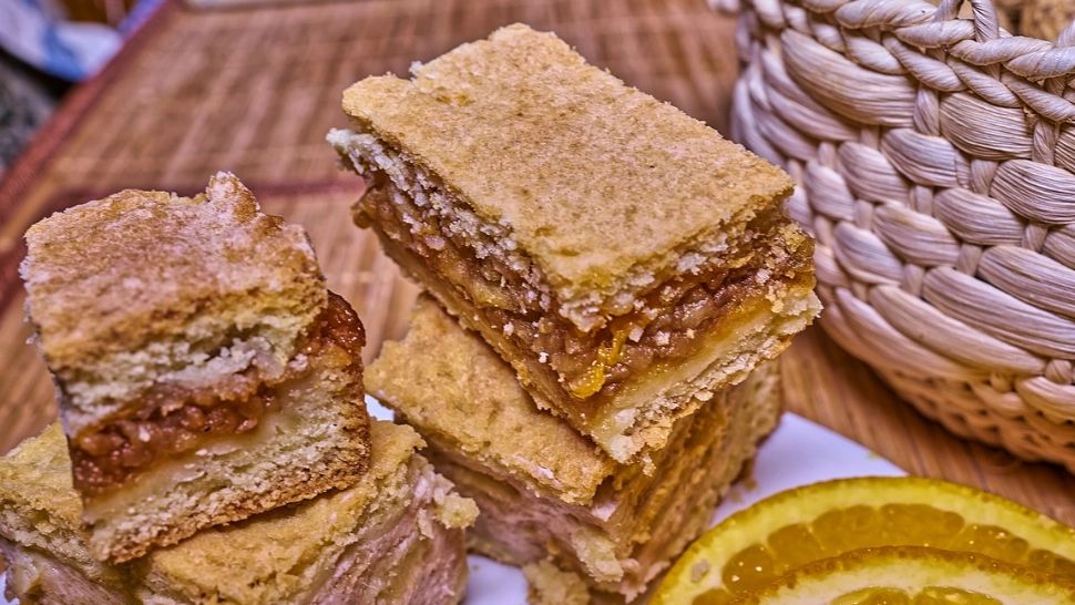 Prăjitura cu mere. Rețeta cu blat fraged și sfărâmicios. Bună de nu te mai saturi să o savurezi