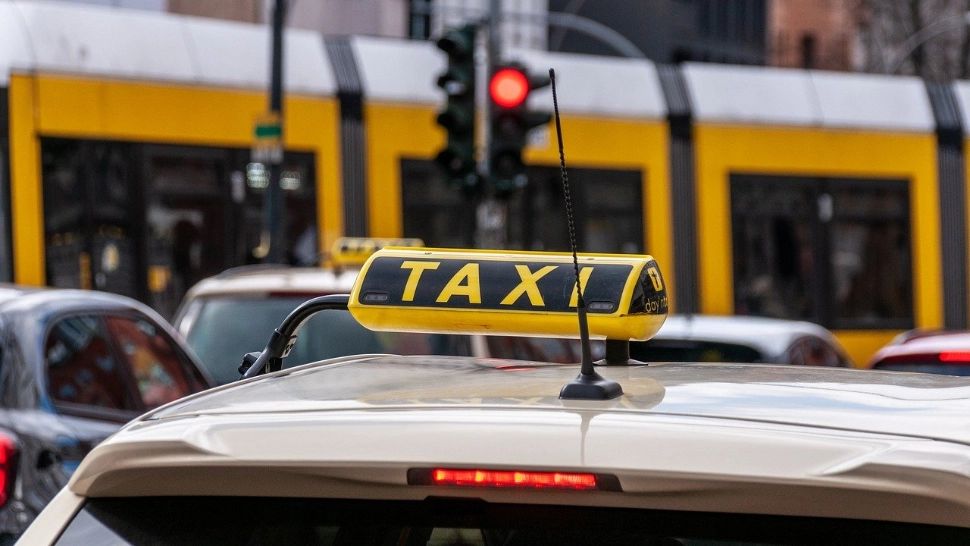 Hoț de taxiuri, cercetat