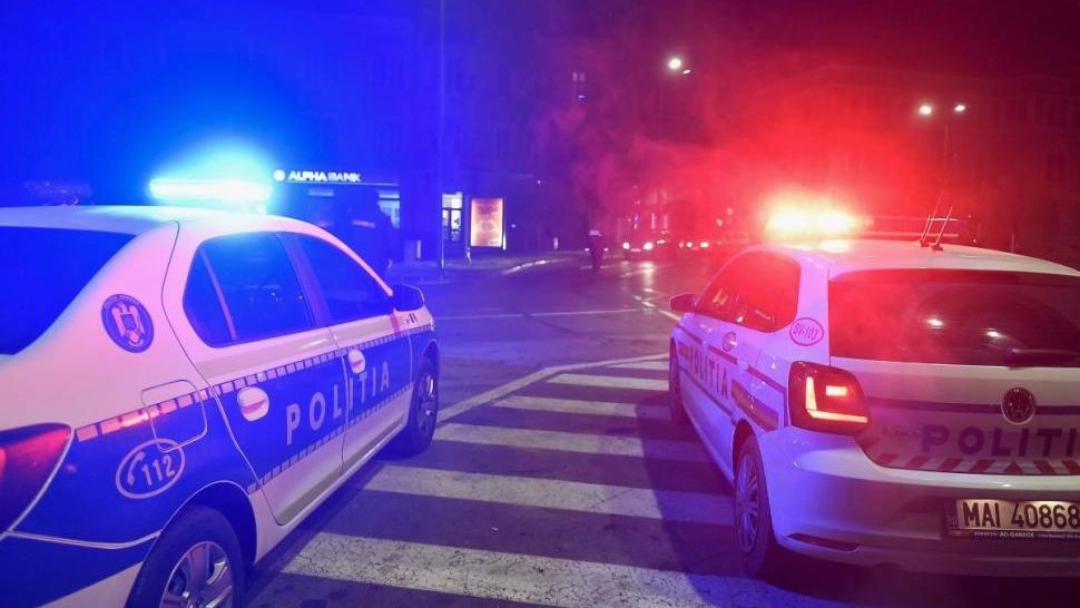 Băut și fără permis, a furat o mașină și a făcut praf 9 autoturisme! Ce s-a întâmplat cu tânărul teribilist când l-au prins polițiștii / Foto: Arhivă