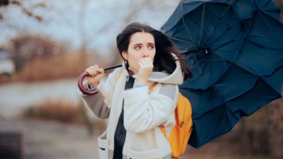 Alertă meteo de fenomene extreme periculoase: cod galben de vijelii - rafale de până la 90 km/h