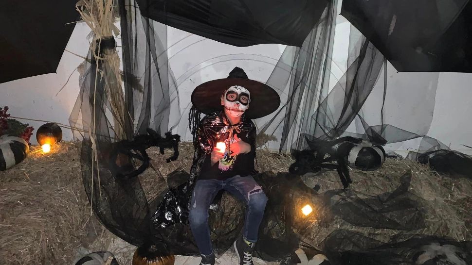 Festival de Halloween în București: decor fermecat cu autobuzul bântuit, dovleacul gigantic și vrăjitoarea uriașă. Programul complet de la West Side Hallo Fest