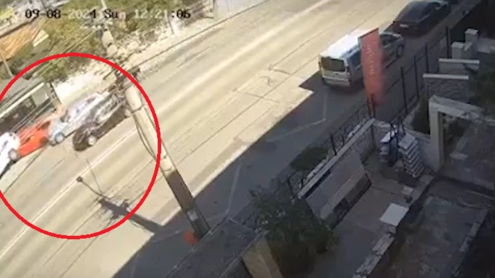 Accidentul cu 4 masini de la Cluj a fost ÎNSCENAT! Planul, pus la cale de 3 tineri pentru a obține banii din despăgubiri/ Captură video