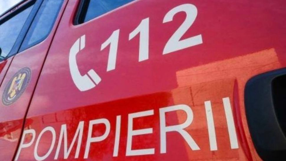 Locuinţă din oraşul Vulcan, mistuită de flăcări