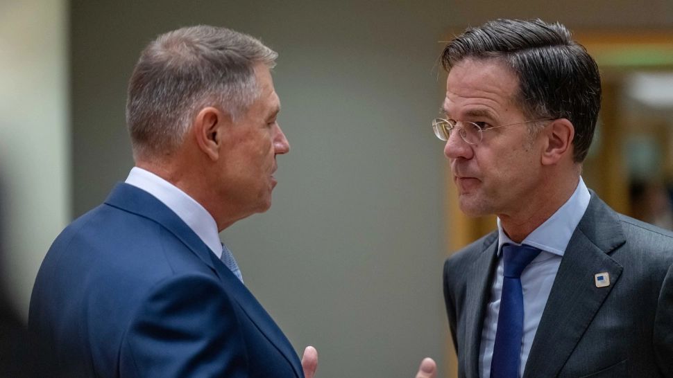 Predare de ștafetă la vârful NATO. Mark Rutte preia postul la care a râvnit și Klaus Iohannis - VIDEO