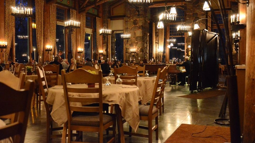 Industria HoReCa va fi lovită în plin de austeritate, mai ales în cazul majorării TVA