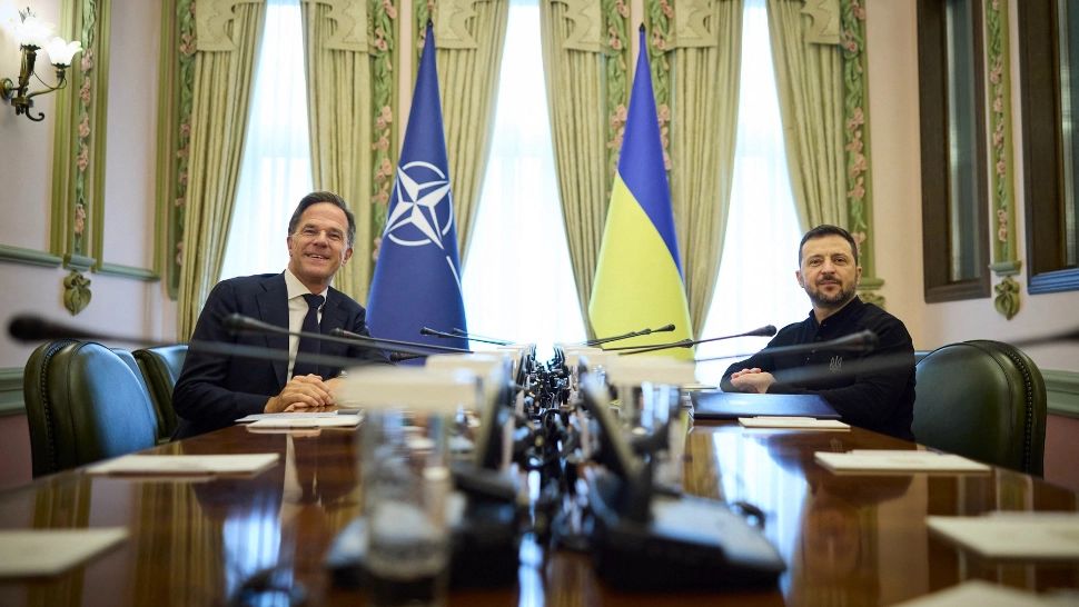 Mark Rutte și Volodimir Zelenski. Foto/Profimedia